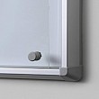 Magnetická posuvná vitrína vnitřní 940 × 982 mm (12 × A4) protipožární do únikových cest